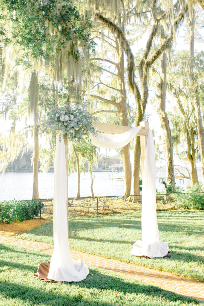 ceremony altar in jacksonville florida | micro wedding | Jacksonville, Wedding Photographer | Photo by Mary Catherine Echols