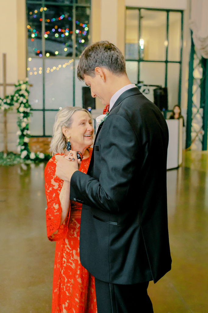 groom and his mother first dance at reception