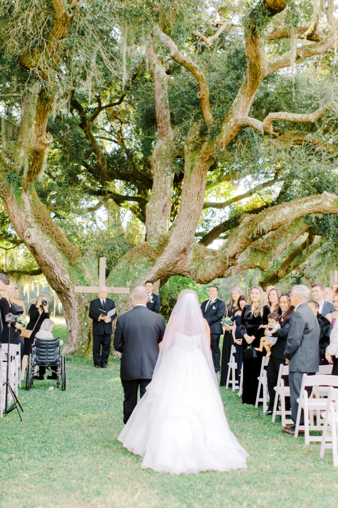groom seeing bride for the first time at the ribault club in jacksonville | photo by Mary Catherine Echols, a Jacksonville based wedding photographer