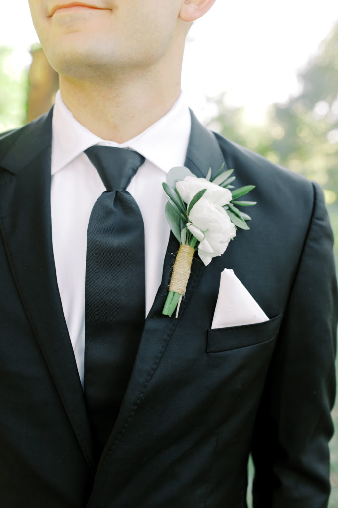grooms details outside the ribault club | photo by Mary Catherine Echols, a Jacksonville based photographer