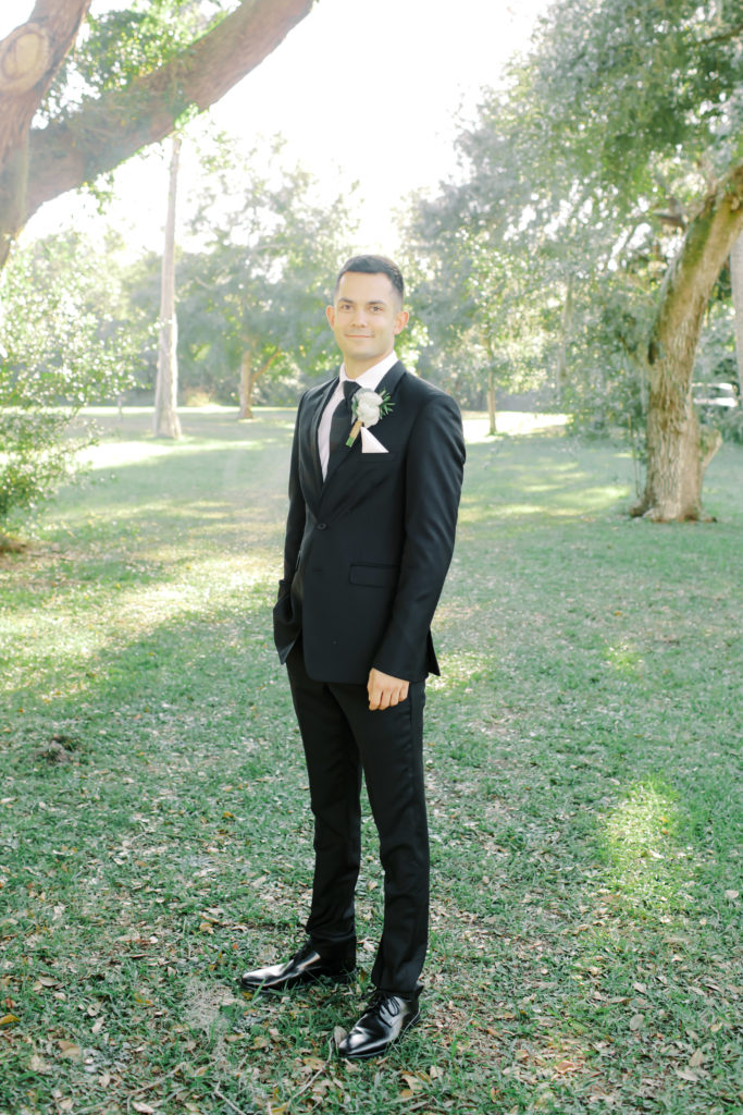 groom outside the ribault club in jacksonville florida